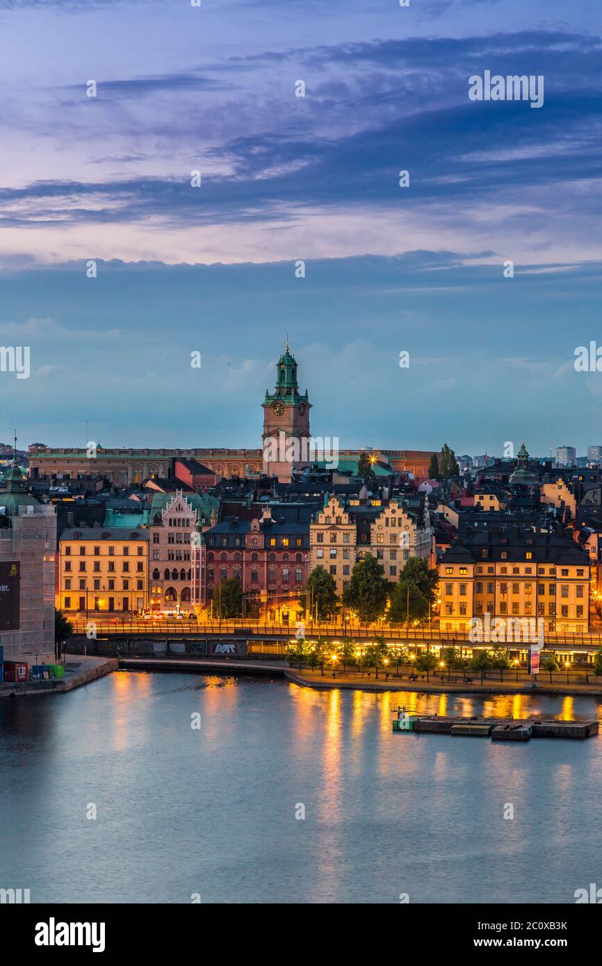 Landschaftlich schöner Sommernachtsblick von Stockholm, Schweden Stockfoto