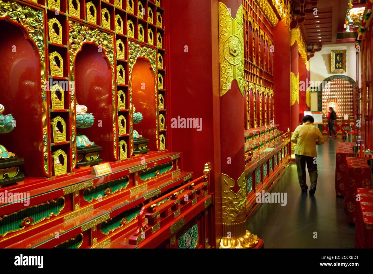 Innenraum des Buddha Zahnrelikatempels. Chinatown. Singapur Stockfoto