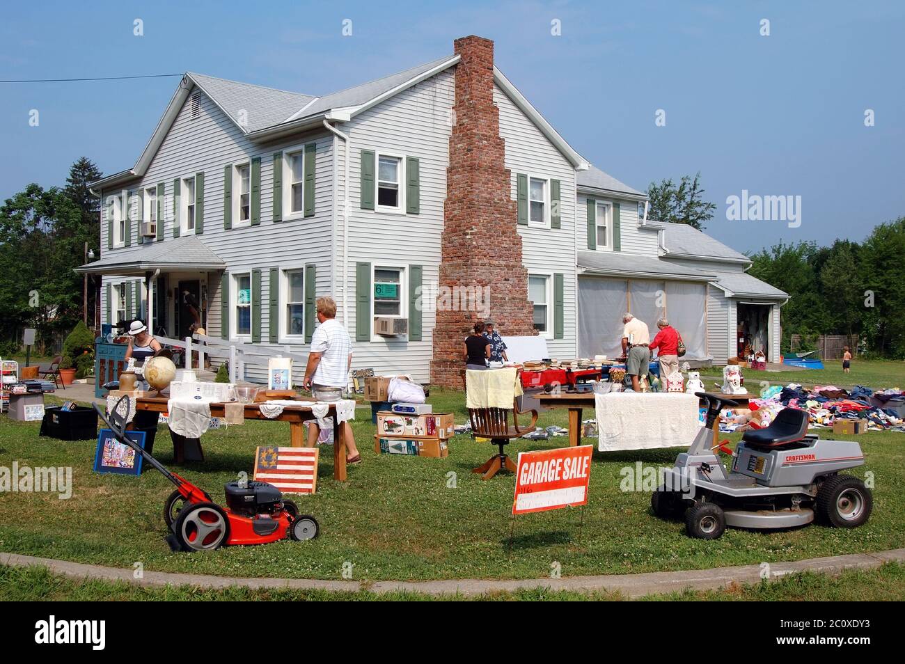 Haus Garagen Vorort Hof Haus Stockfotos Und Bilder Kaufen Alamy
