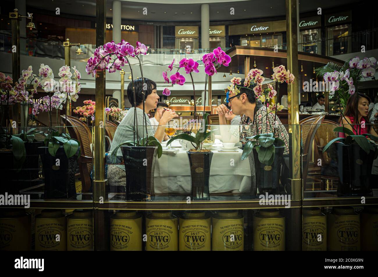 Teestunde. Die Shoppes im Marina Bay Sands. Singapur Stockfoto