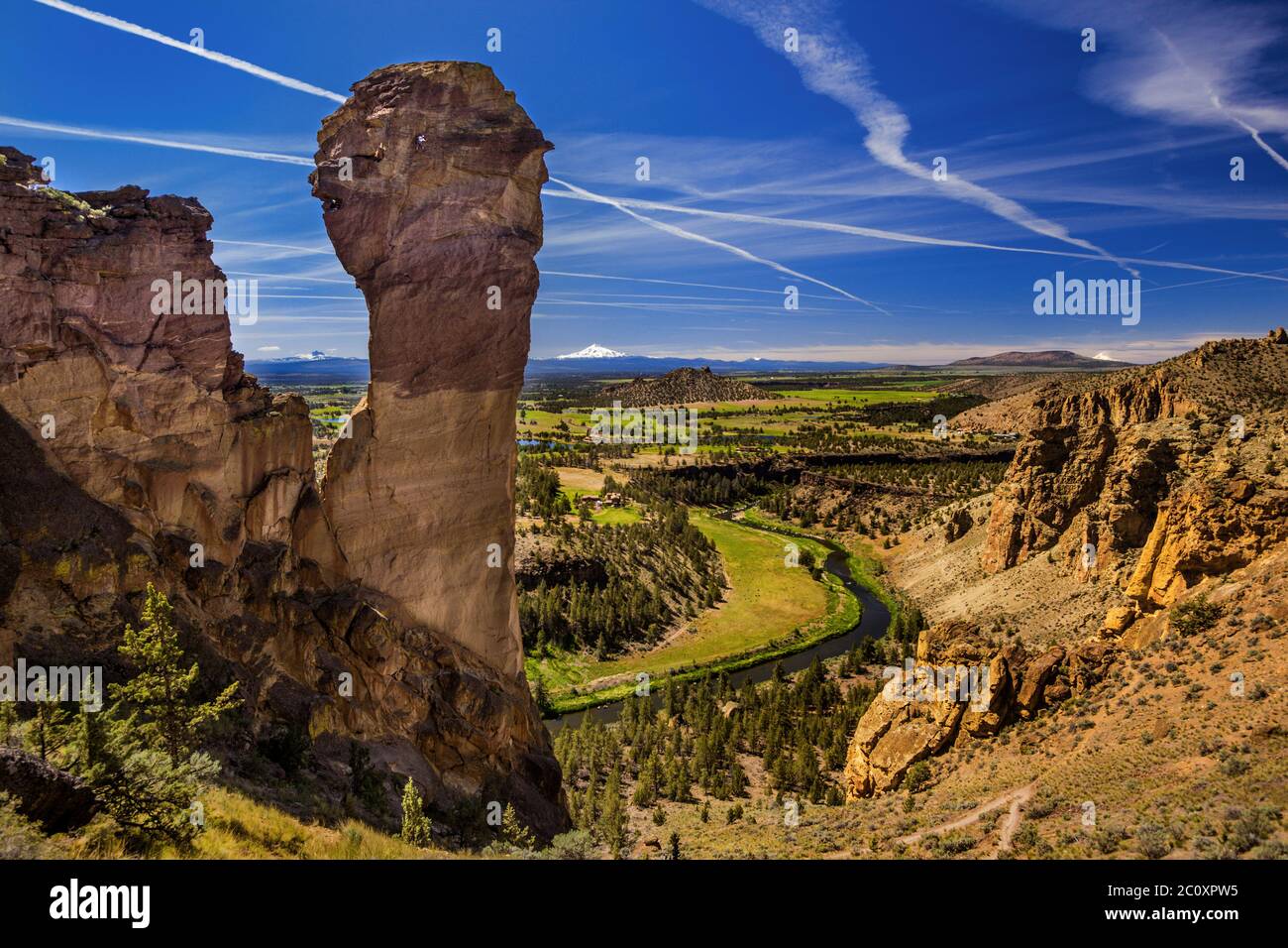 Kletterer auf der Monkey Face im Smith Rock State Park, Terrebonne, Oregon Stockfoto