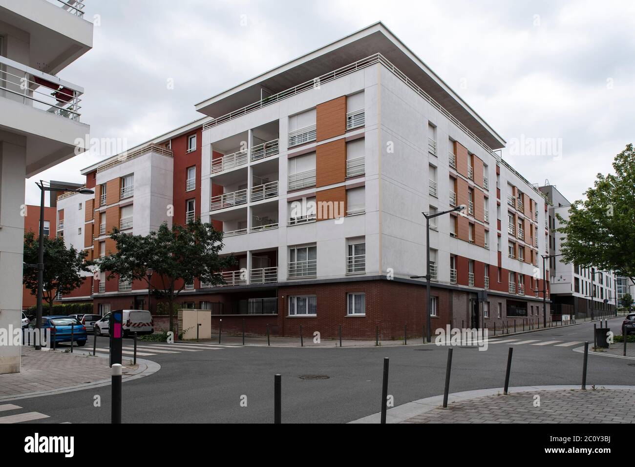 Modernes Wohnhaus in der Stadt Stockfoto