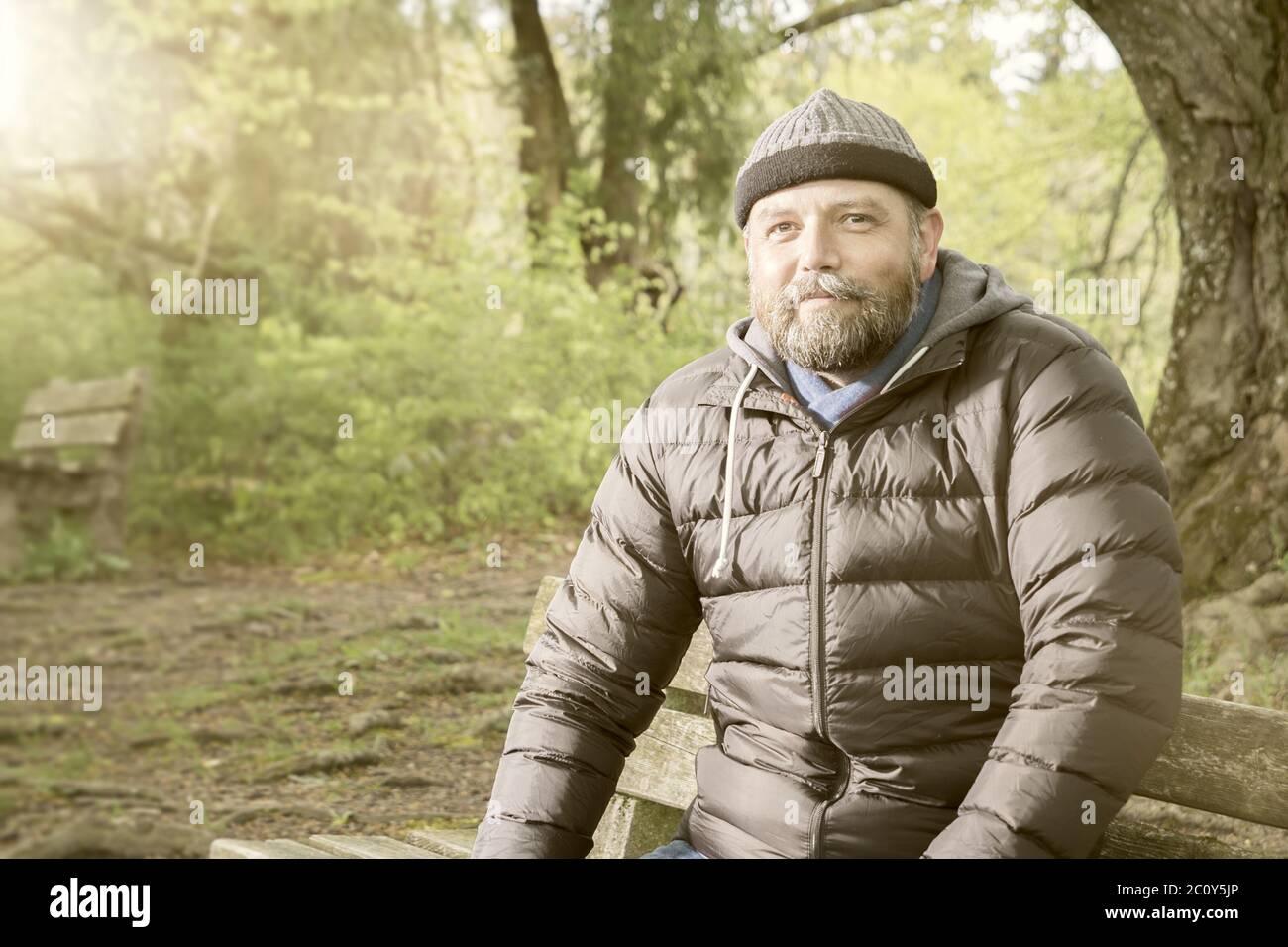 Bärtige Winterjacke für Männer Stockfoto