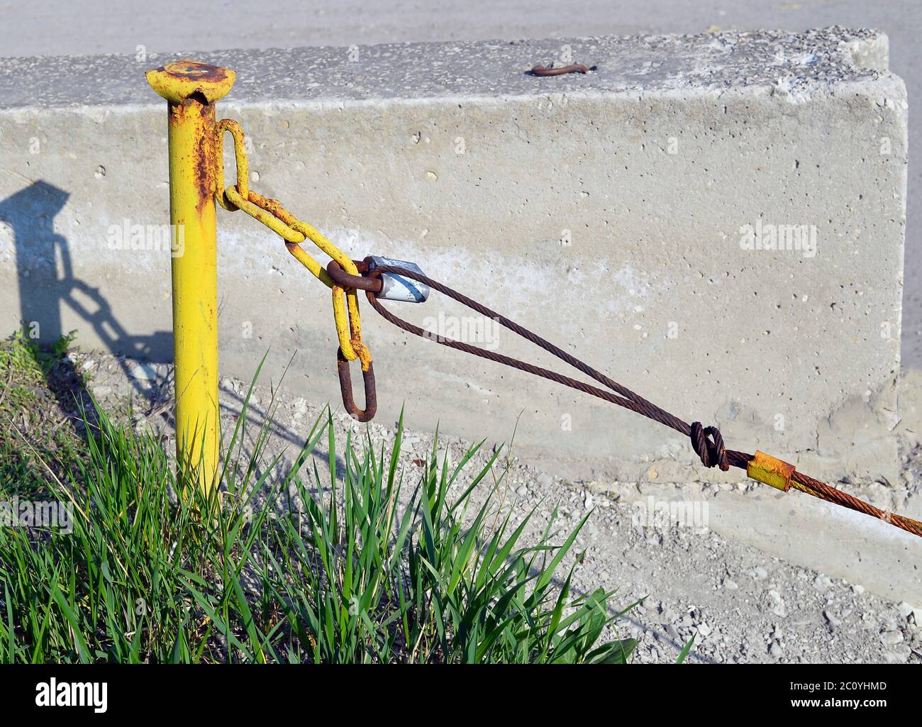 Alte Schlüssel-Schloss mit einer Kette gesperrt. Stockfoto