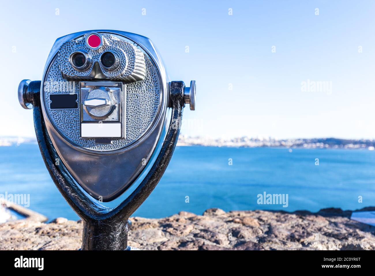 Touristische Teleskop mit Meerblick in San Francisco in der feinen Tag Stockfoto