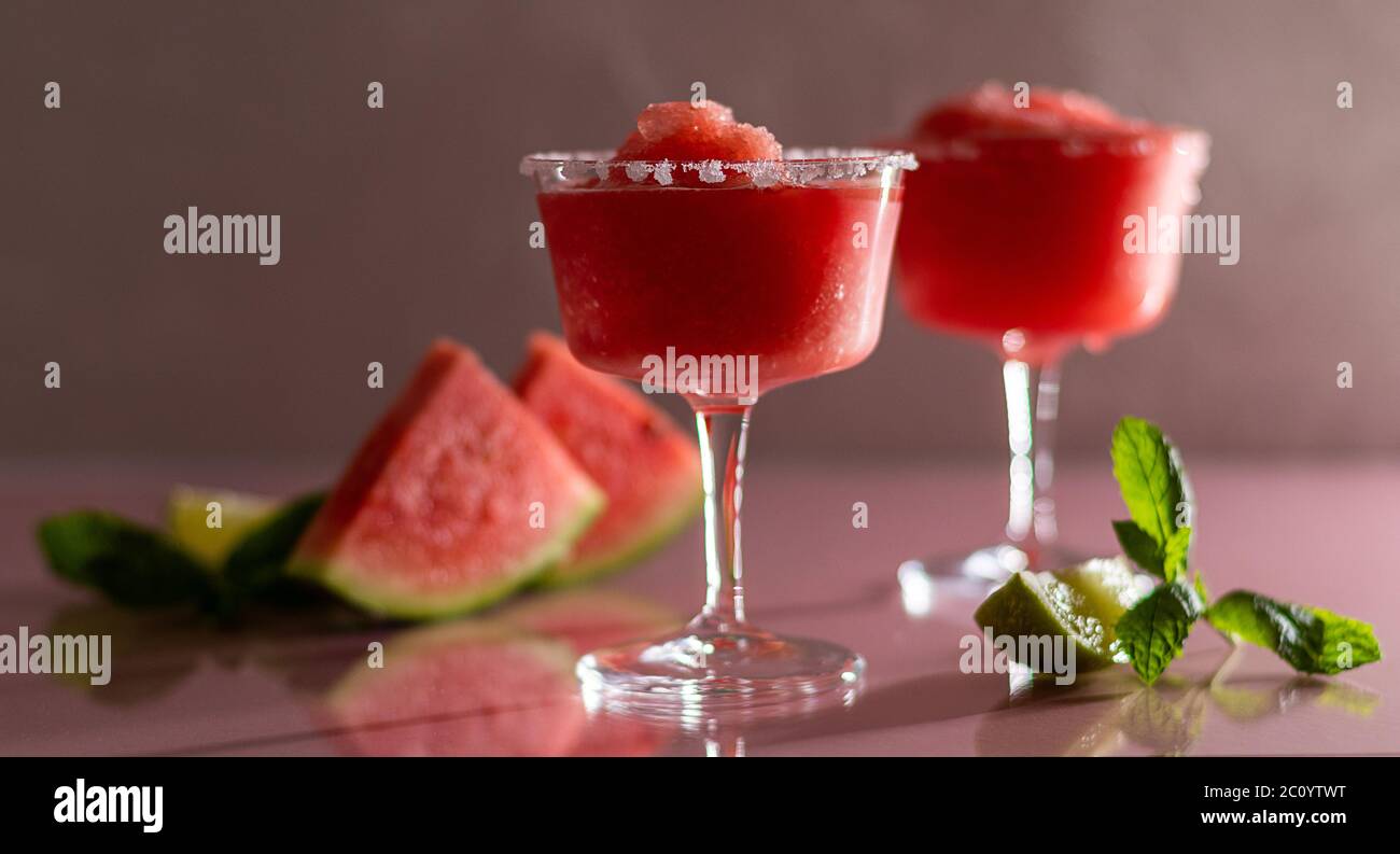 Wassermelonen margaritas -Fotos und -Bildmaterial in hoher Auflösung ...