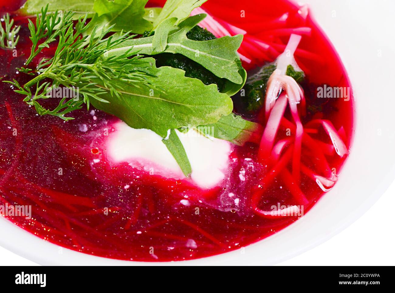 Rüben Sommer kalte Suppe mit Nudeln Stockfoto