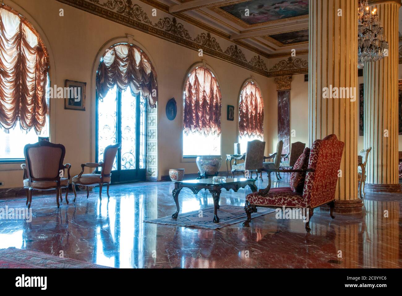 Die elegante Lobby von Paradise Inn Windsor Palace Hotel aus dem Jahre 1906 in Alexandria, Ägypten Stockfoto