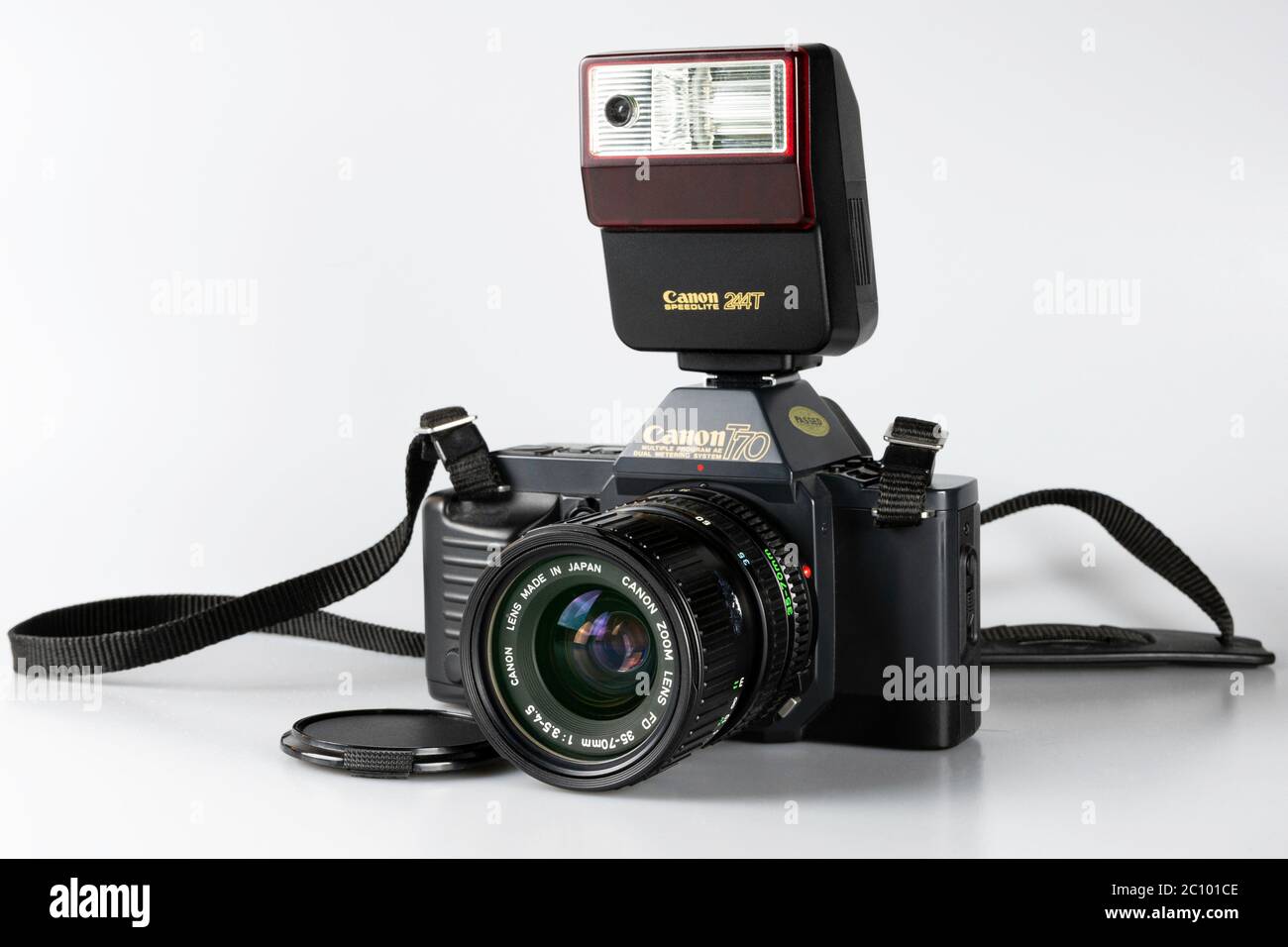 Canon T70 Kamera mit Speedlite 244T und 35-70mm Objektiv Stockfoto