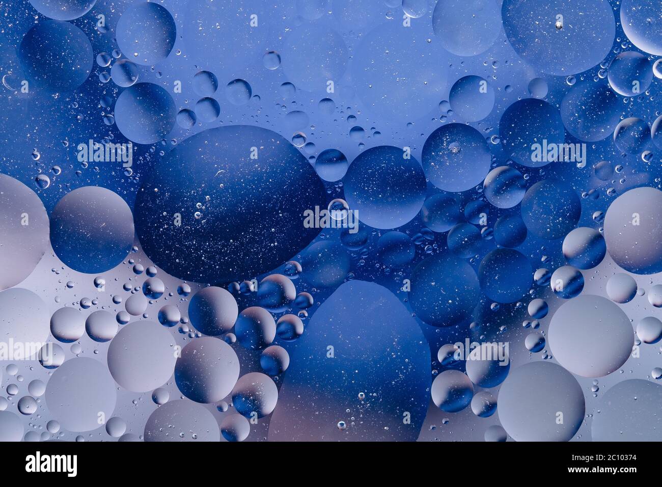 Wasser Ölblasen, Makro Raum abstrakter Hintergrund, bunte Strömung Flüssigkeit Stockfoto