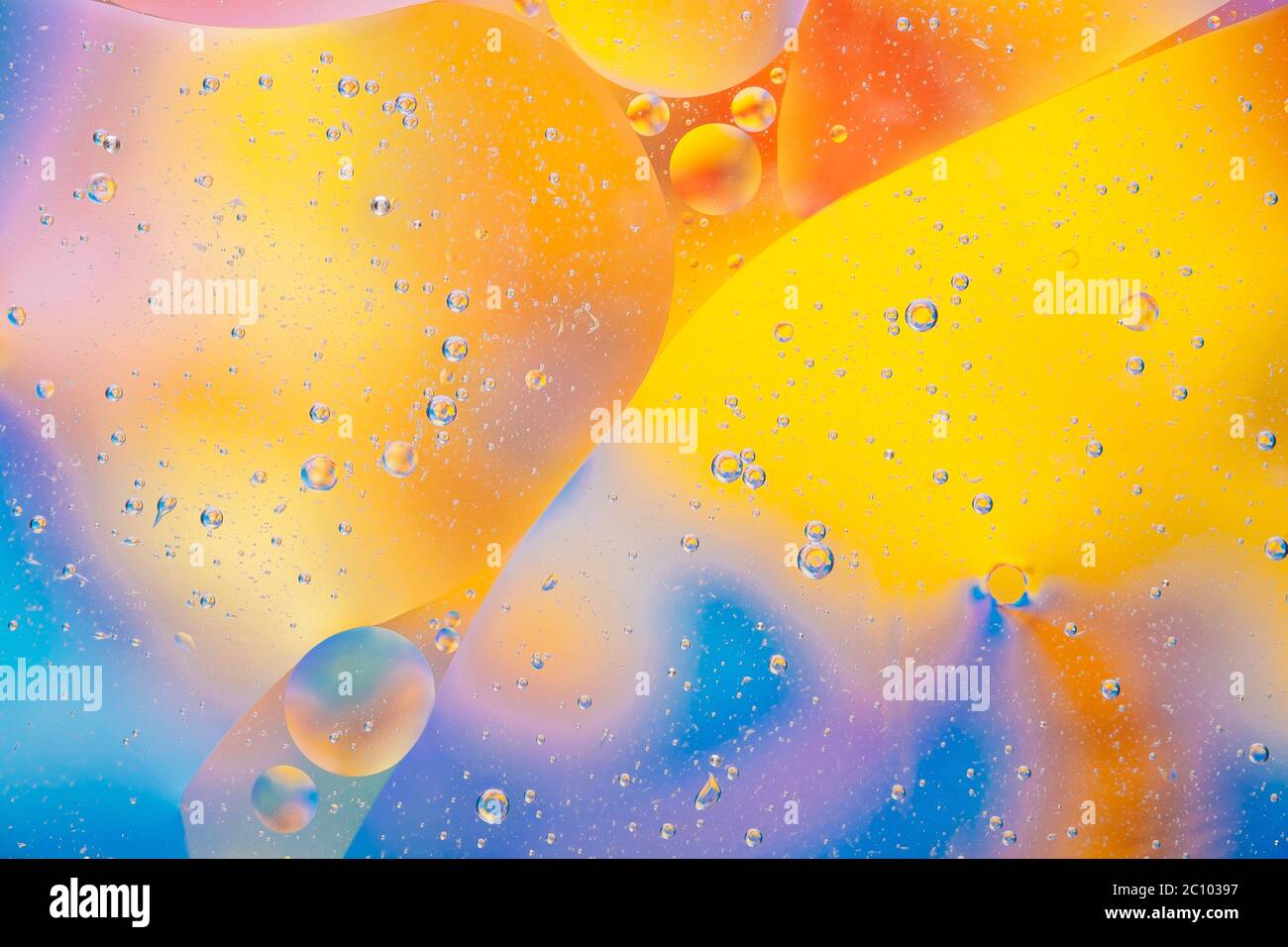 Wasser Ölblasen, Makro Raum abstrakter Hintergrund, bunte Strömung Flüssigkeit Stockfoto