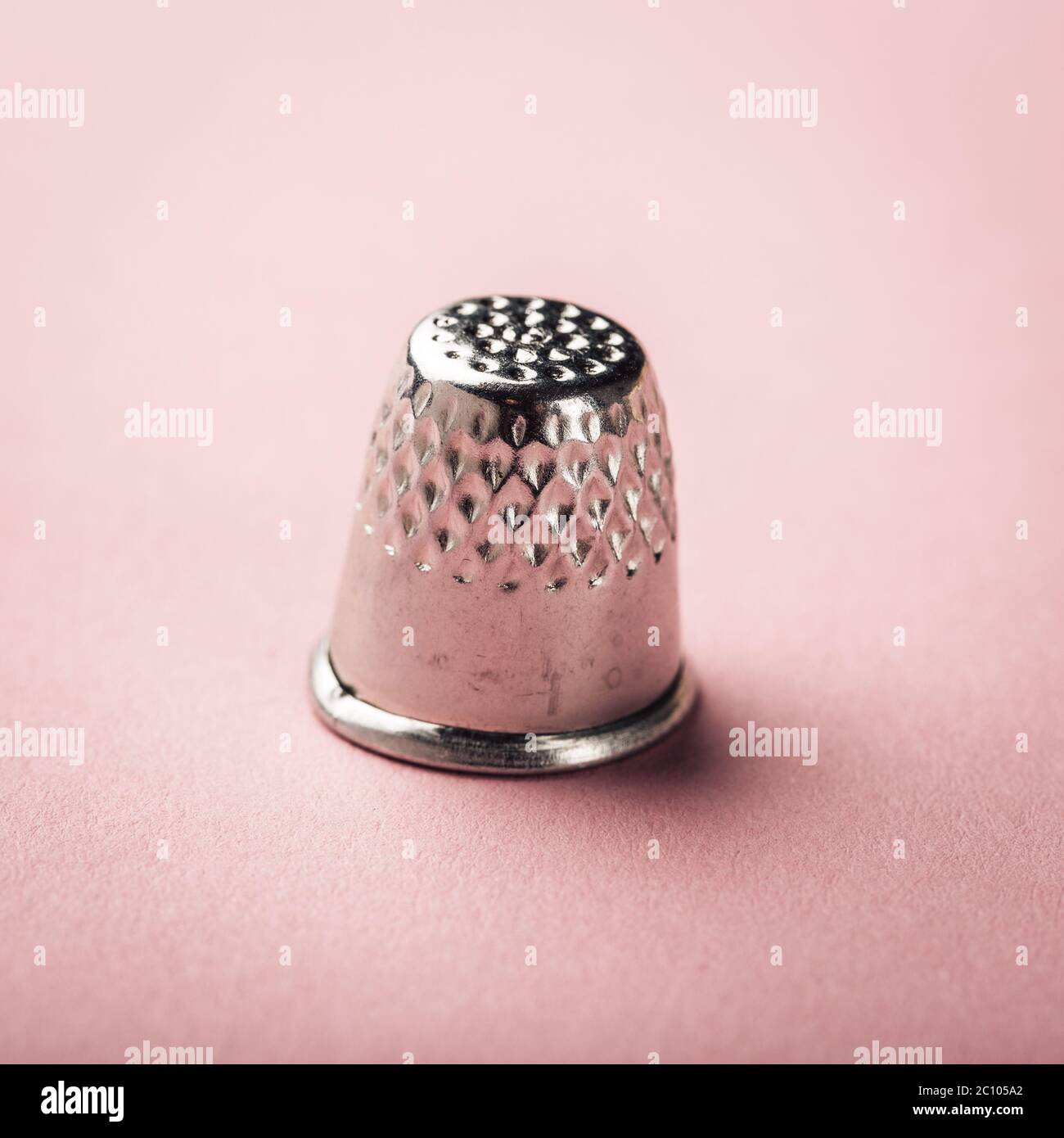 Vintage Silber-Dimmel auf rosa Stockfoto