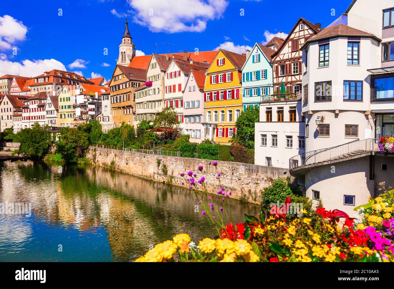 Reisen in Deutschland . Schöne florale bunte Stadt Tübingen. Baden-württemberg Stockfoto