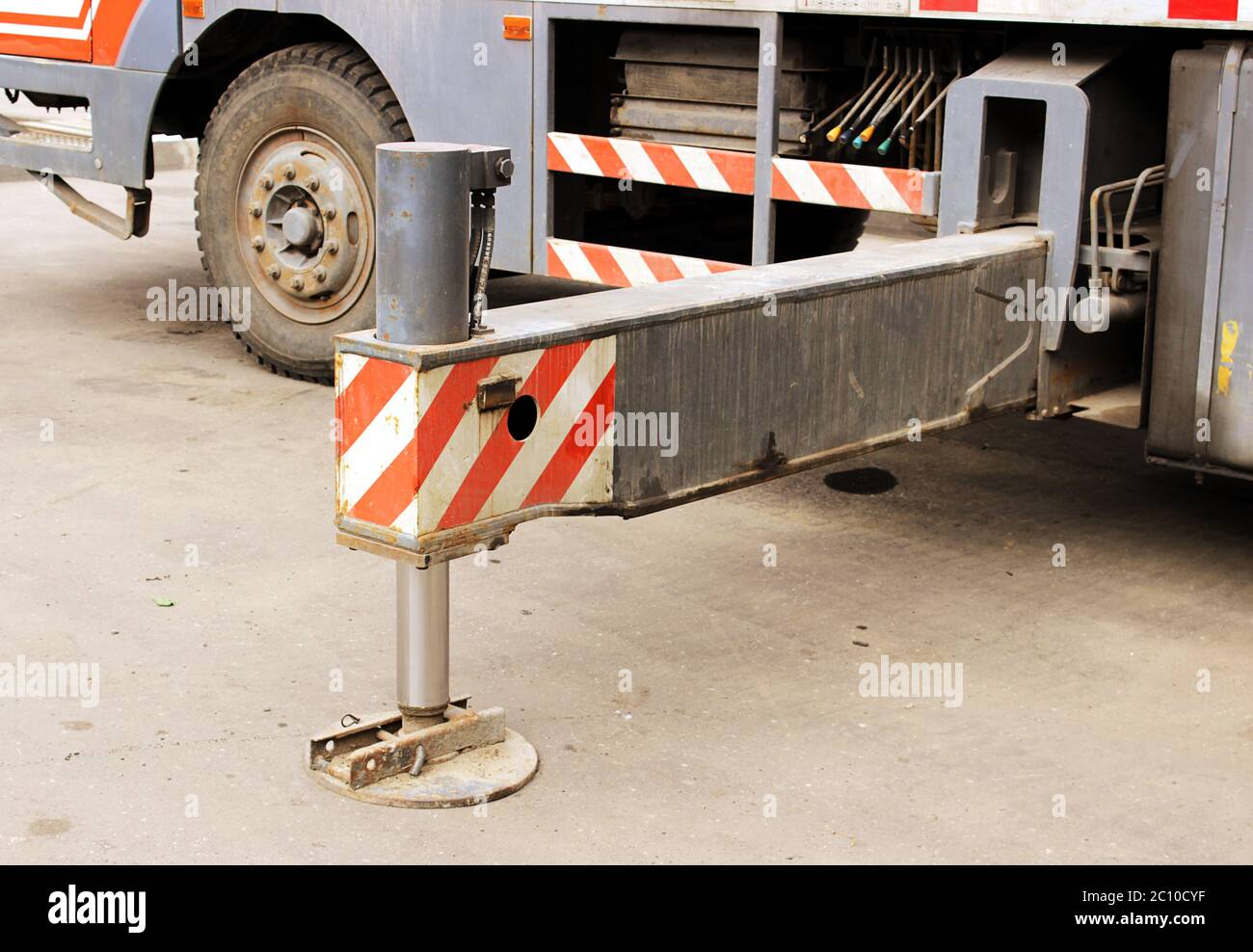 LKW-Ausleger Beine verlängert zu stabilisieren. Stockfoto