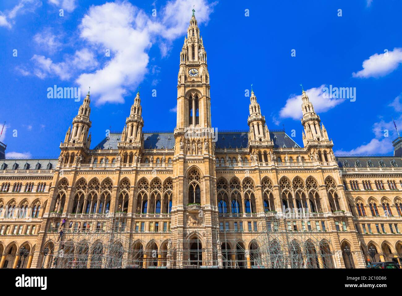 Wiener Hauptstadt, beeindruckende gotische Architektur des Rathauses. Symbol von Wien. Reisen und Wahrzeichen von Österreich Stockfoto