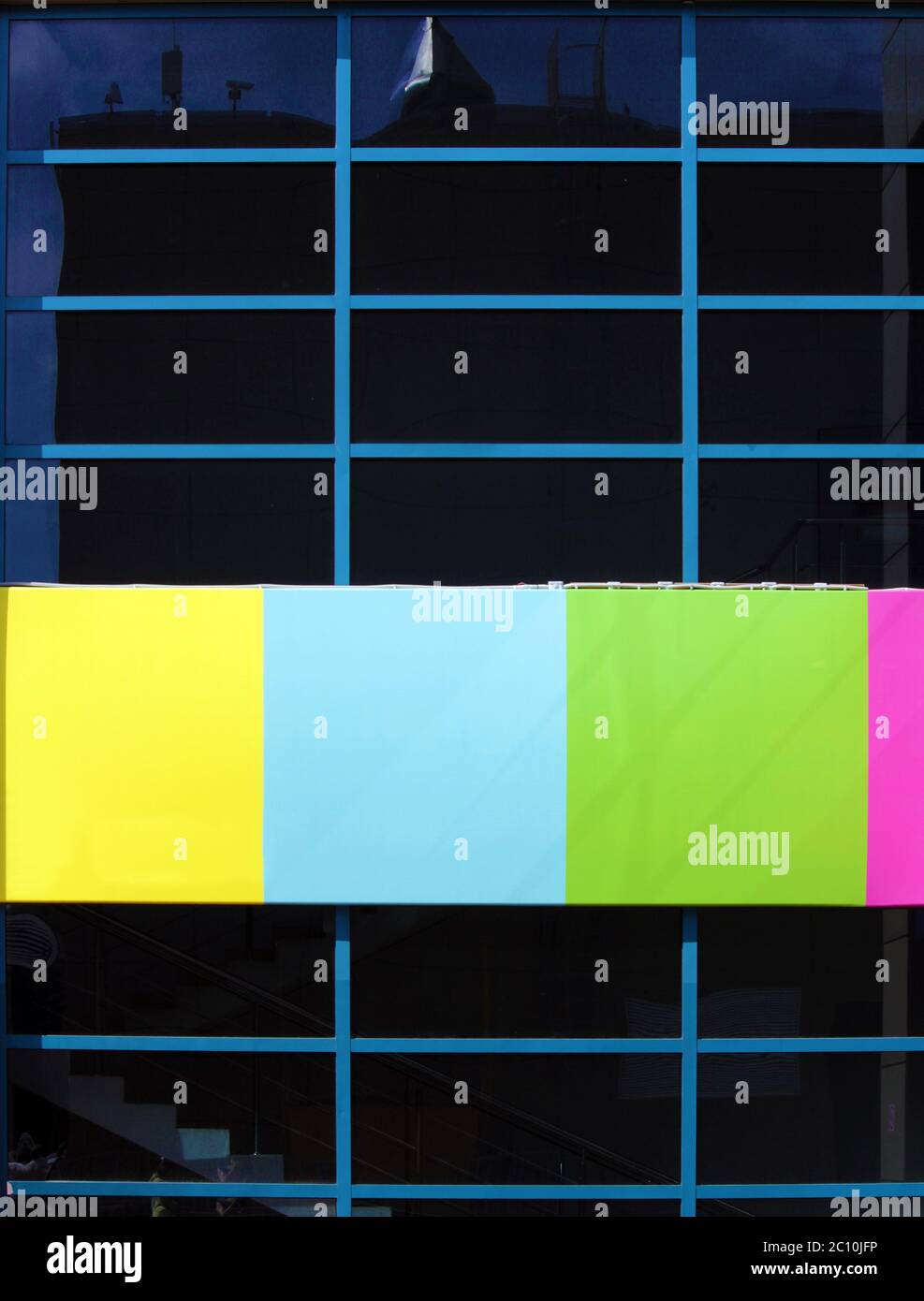 windows Bürogebäude und buntes Design für Hintergrund Stockfoto