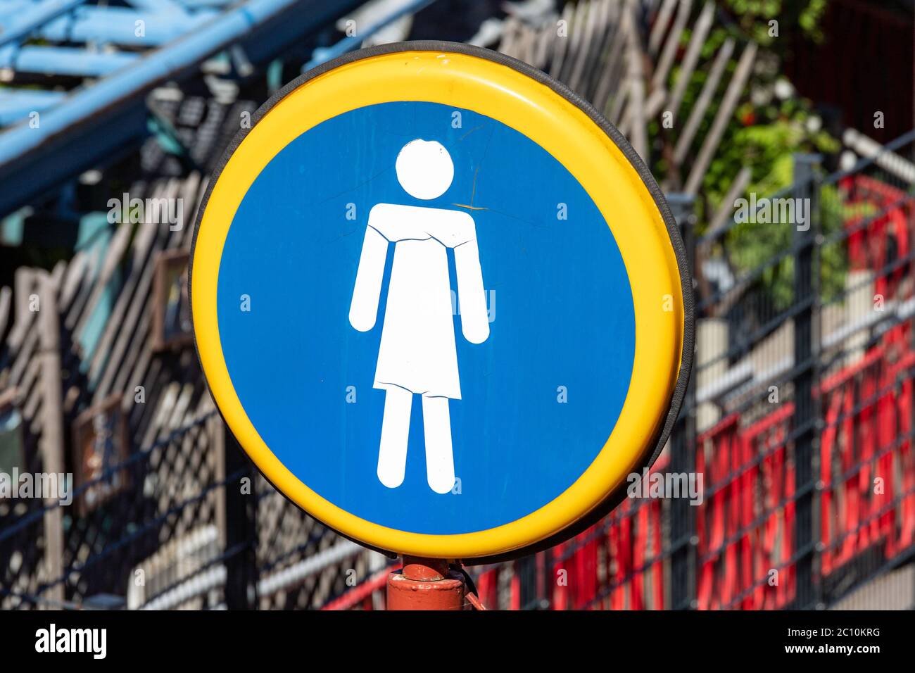 Weibliche Toilette oder Damentoilette oder Waschraum oder WC Symbol Zeichen Stockfoto
