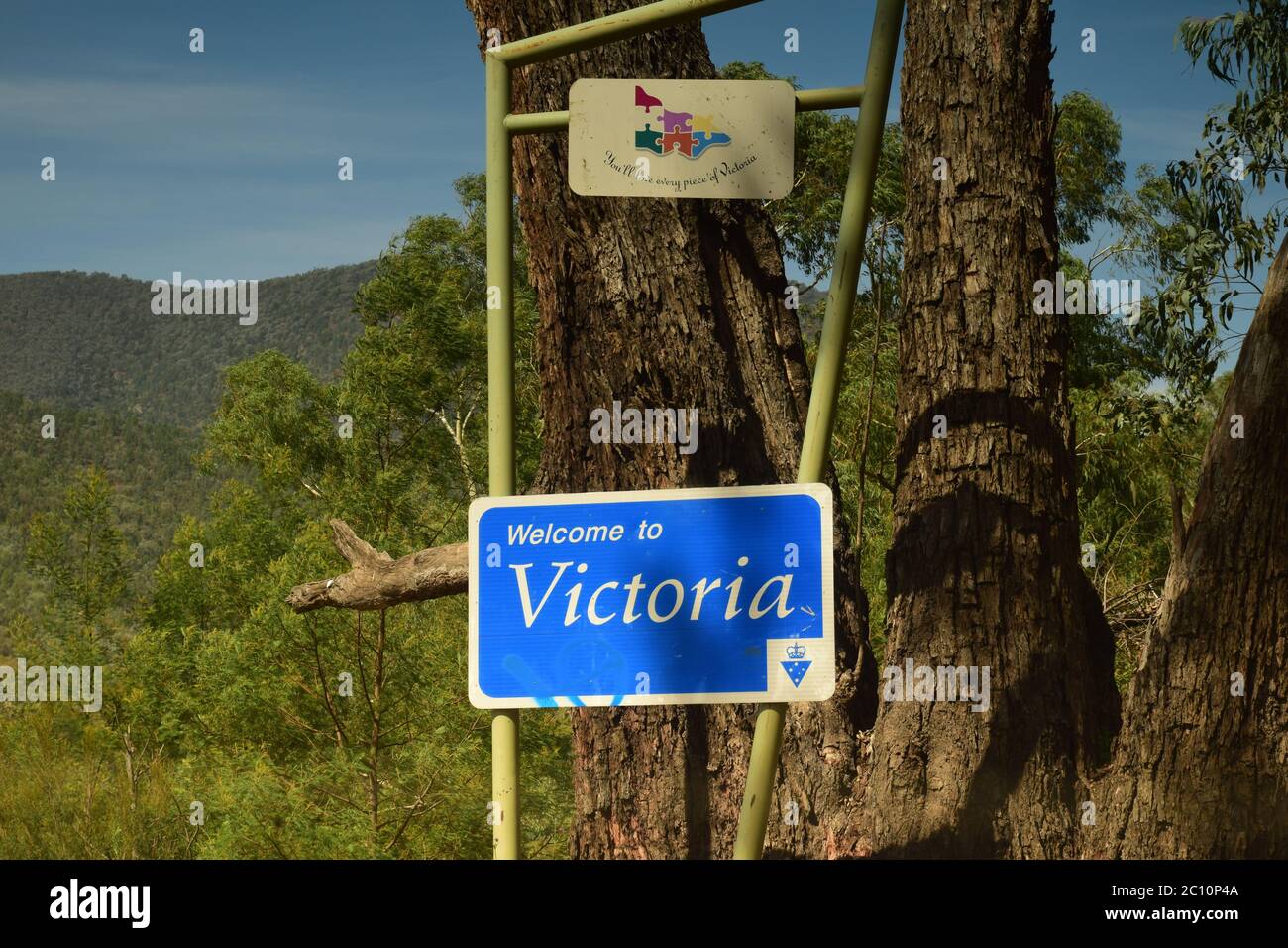 Straßenschild des Bundesstaates Victoria, New South Wales und Victoria, Australien Stockfoto