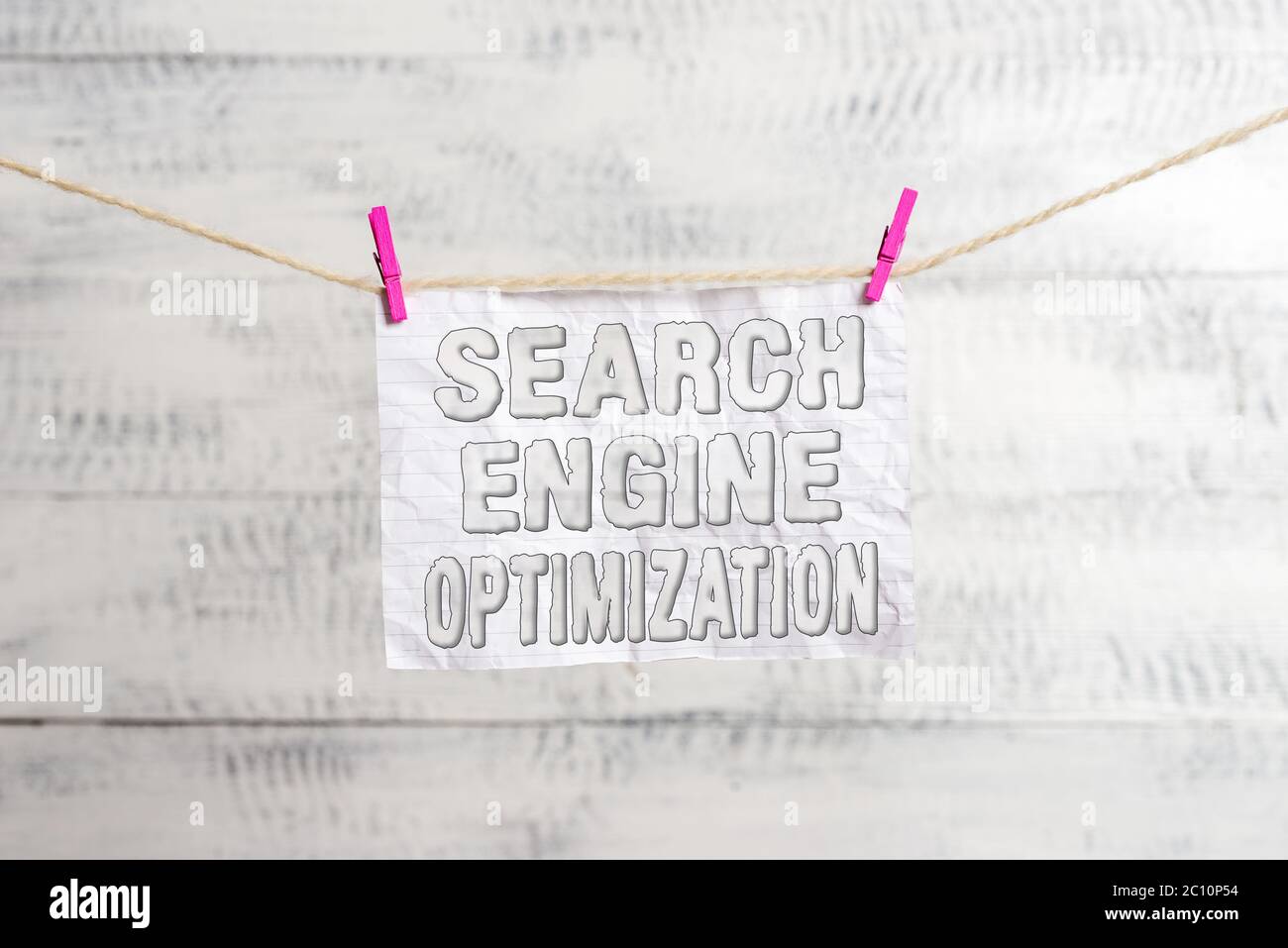Handschrift Text schreiben Suchmaschinen-Optimierung. Konzeptionelle Foto Erhöhung der Business-Website Verkehr und Analytik Wäscheleine Wäscheklammer rectan Stockfoto