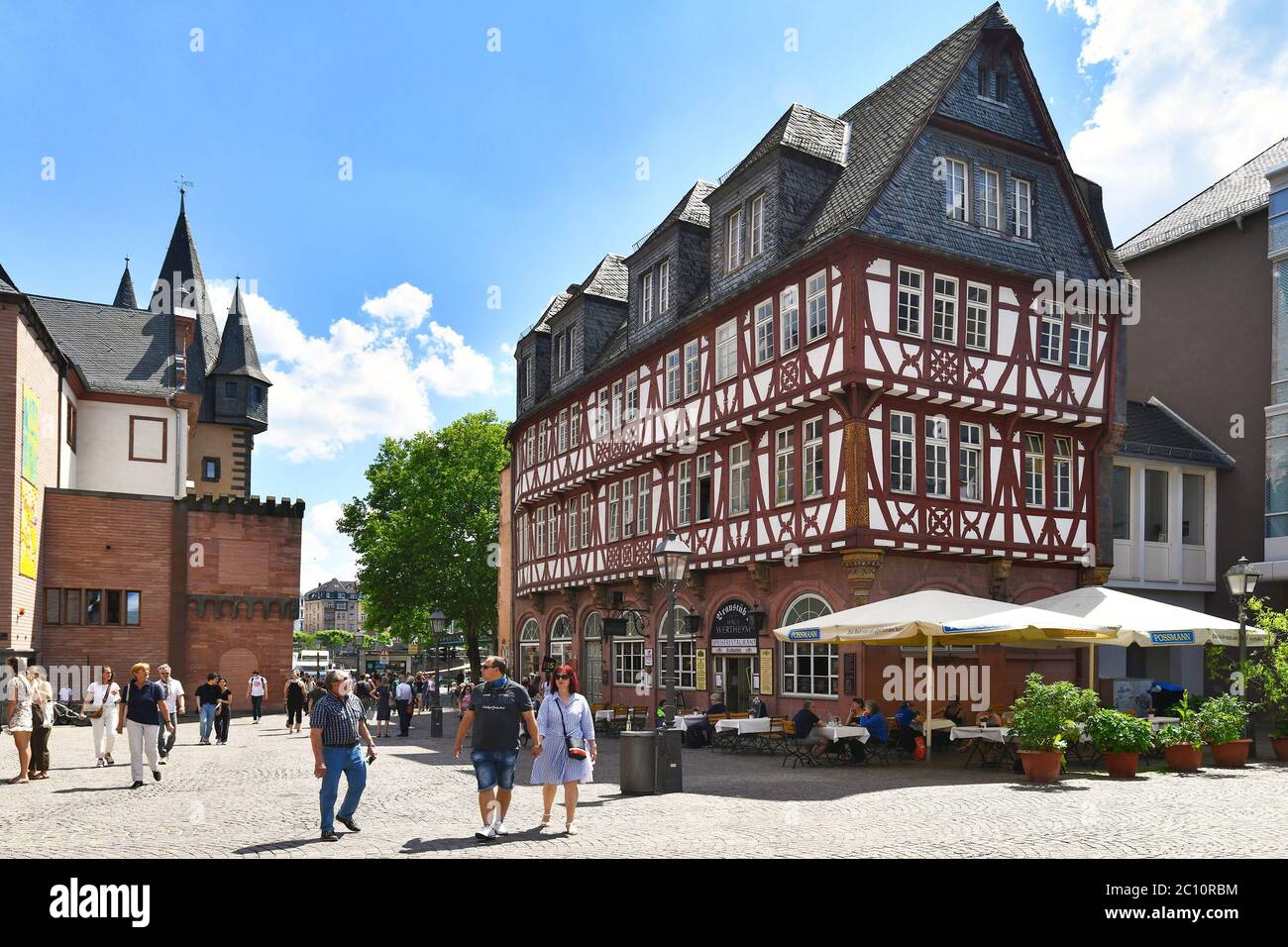 Frankfurt am Main, Deutschland - Juni 2020: Altes traditionelles Fachwerkhaus im historischen Stadtzentrum von Frankfurt Stockfoto