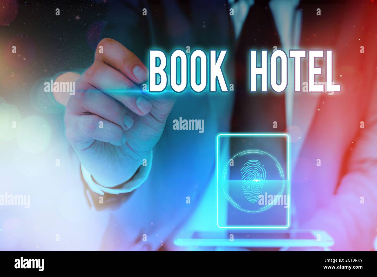 Schriftliche Notiz mit dem Buch Hotel. Geschäftskonzept für die Reservierung einer Unterkunft, die kurzfristig im Voraus bezahlt wird Stockfoto