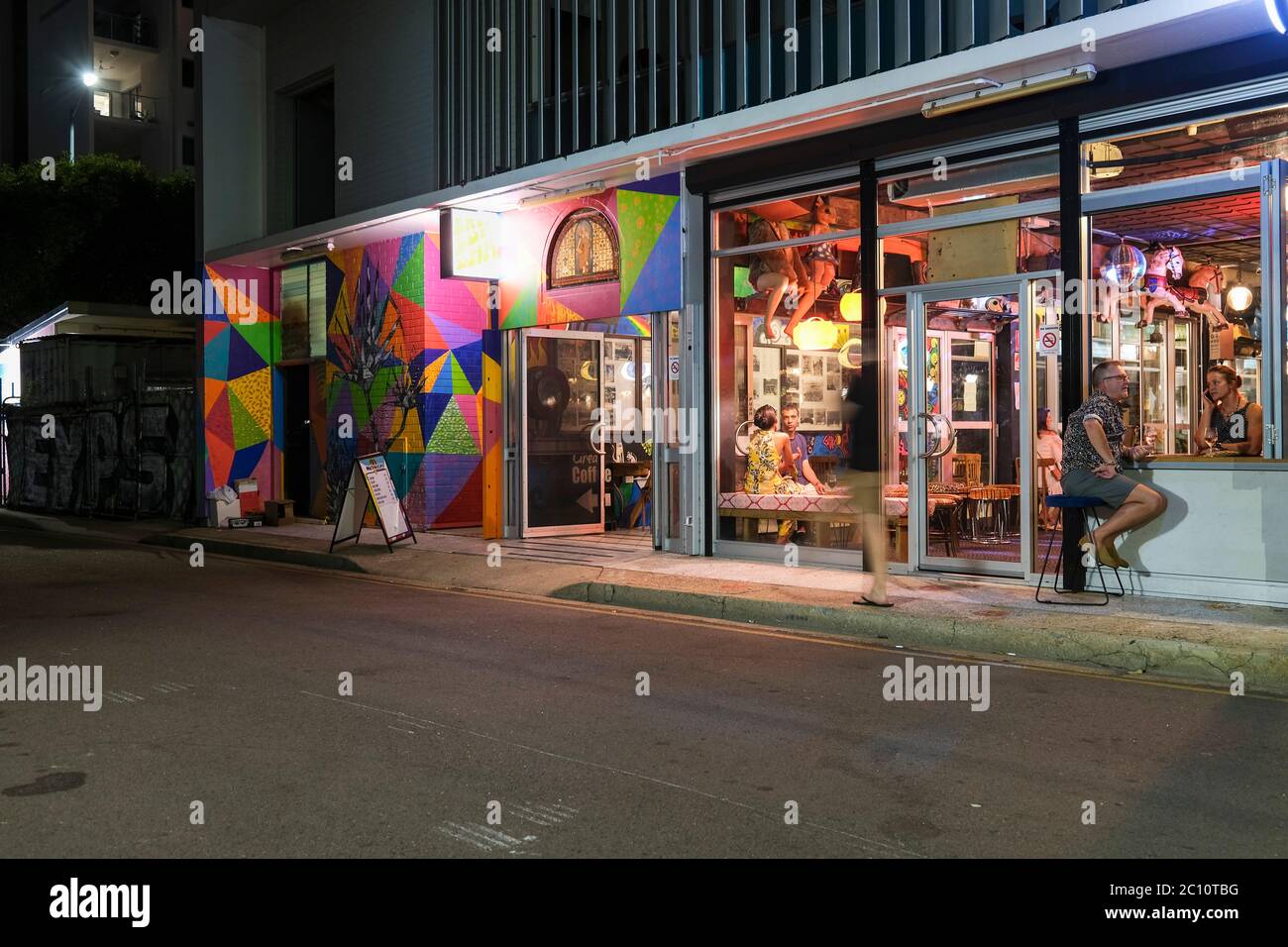 Nachtleben in der Air RAID Arcade, Austin Lane, in Darwin, Northern Territory, Australien, Darwin City, darwin australien. Stockfoto