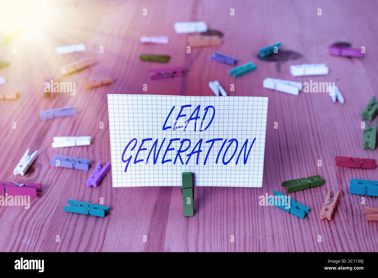 Generierung von Textableitungen für Handschrift. Konzeptfoto, das den potenziellen Kunden kultiviert, der mit dem Unternehmen verbunden ist Stockfoto