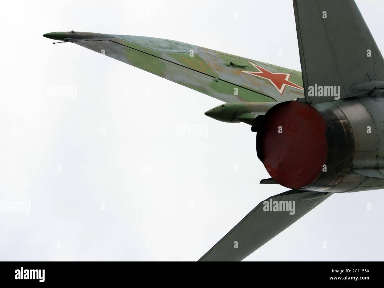 Gattschina, RUSSLAND. Das Überschallflugzeug MiG-21, das zu Ehren des Piloten Efimow in einem Gebiet gegründet wurde, wo die erste Meile Russlands war Stockfoto