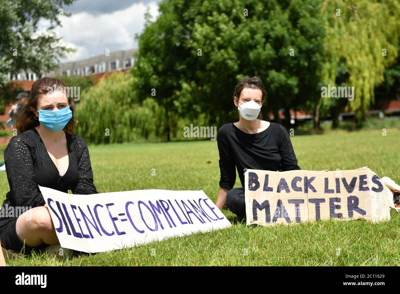 Demonstranten auf Black Lives Matter protestieren auf dem Gelände des Tamworth Castle. Stockfoto