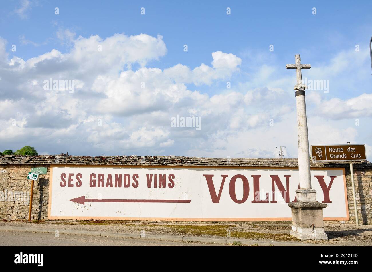 Schild der Stadt von Volnay in Burgund Frankreich Stockfoto