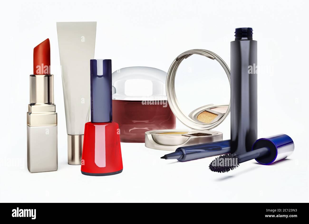 Kosmetische Produkte: Creme, lipstik, Nagellack, Lidschatten und Mascara auf weißem Hintergrund. Stockfoto