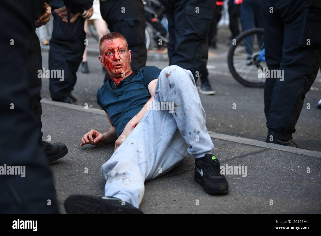 GRAFISCHE INHALTE beachten Protestierenden in Waterloo, London. Stockfoto