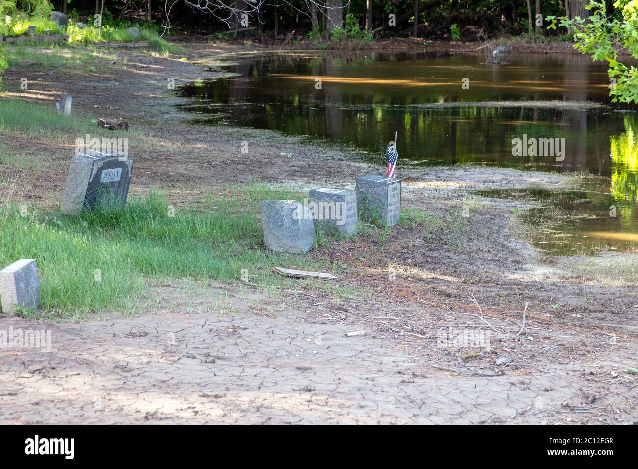 Überschwemmter Friedhof, Sanford, MI USA. 6-11-2020, ursprüngliche Staudamm Breech und Überschwemmung aufgetreten 5-20-2020, von James D. Coppinger/Dembinsky Photo Assoc Stockfoto