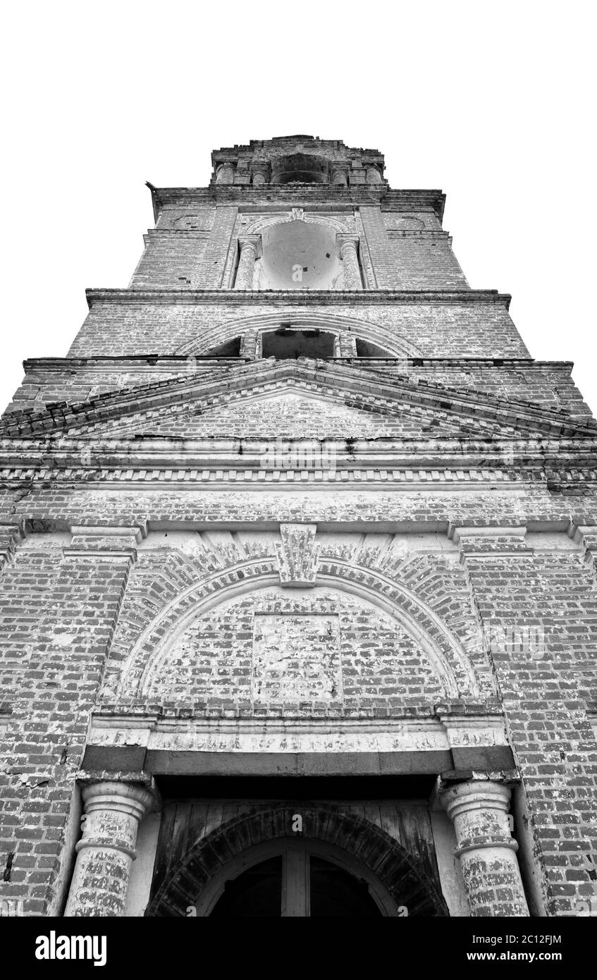 Die zerstörte Kirche des Heiligen Nikolaus im Dorf Priluki. Stockfoto