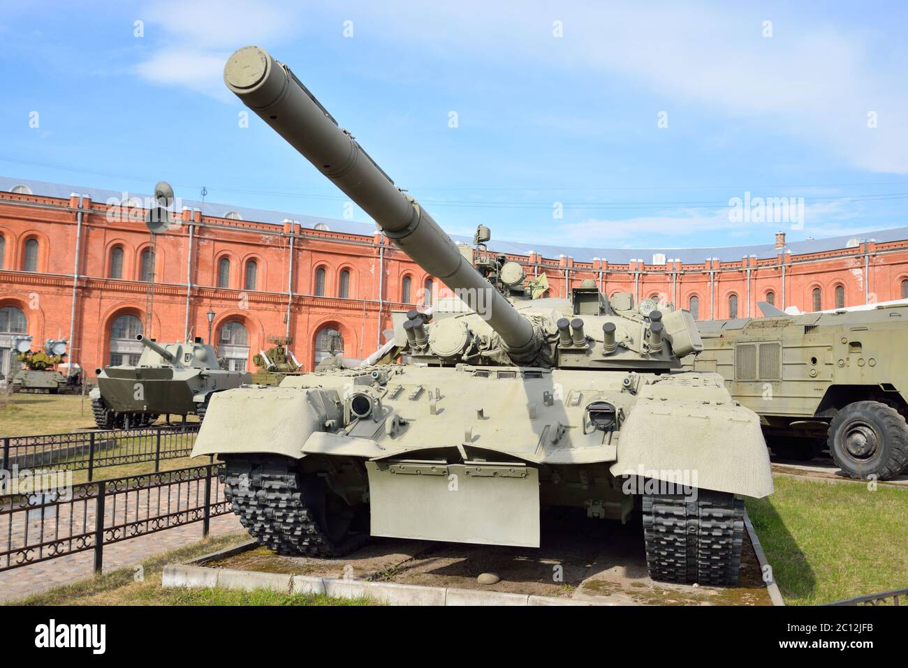 Russischer Panzer T-80 im Militärartillerie-Museum. Stockfoto