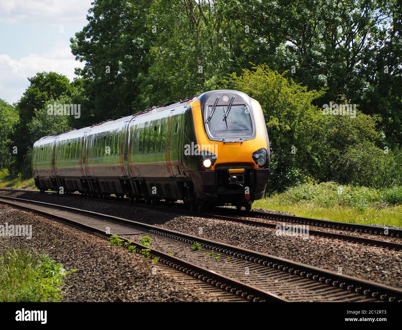 Crosscountry von Arriva Class 220 Voyager passiert Claydon in Oxfordshire auf dem Weg von Manchester nach Bournmouth Stockfoto