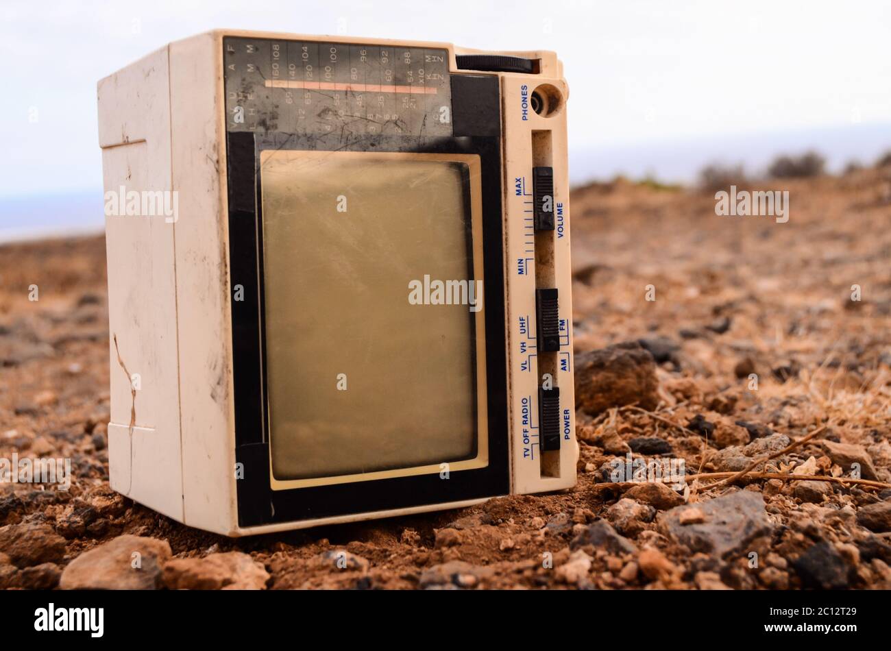 Gebrochene graue Fernsehen aufgegeben Stockfoto