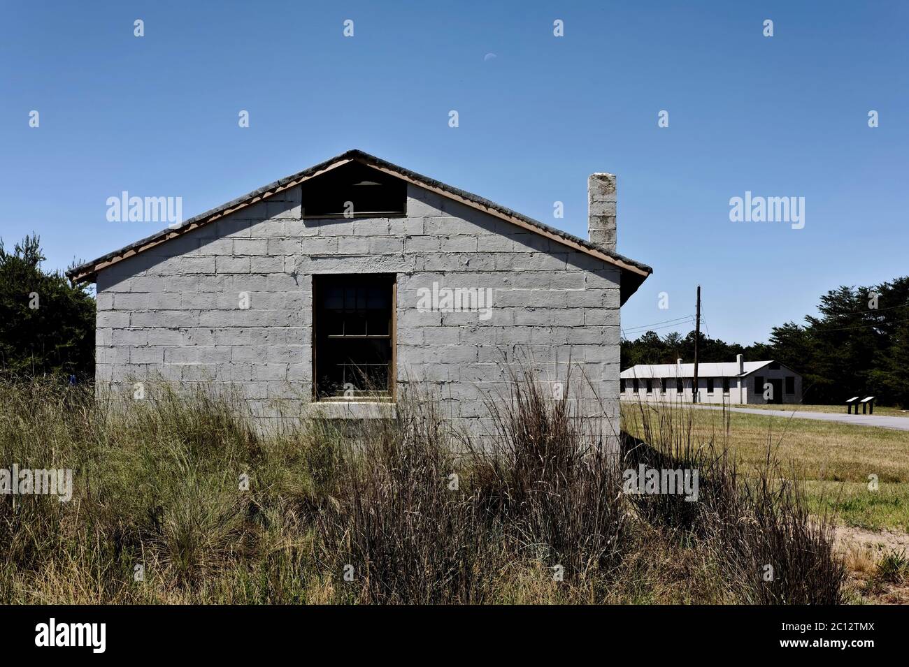 Cinderblock Militärbaracke in Ft. Miles, Cape Henloopen, DE. Stockfoto