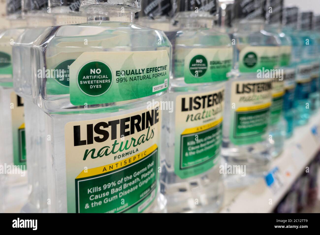 Regal von Mundwasser auf Verkauf, USA Stockfoto