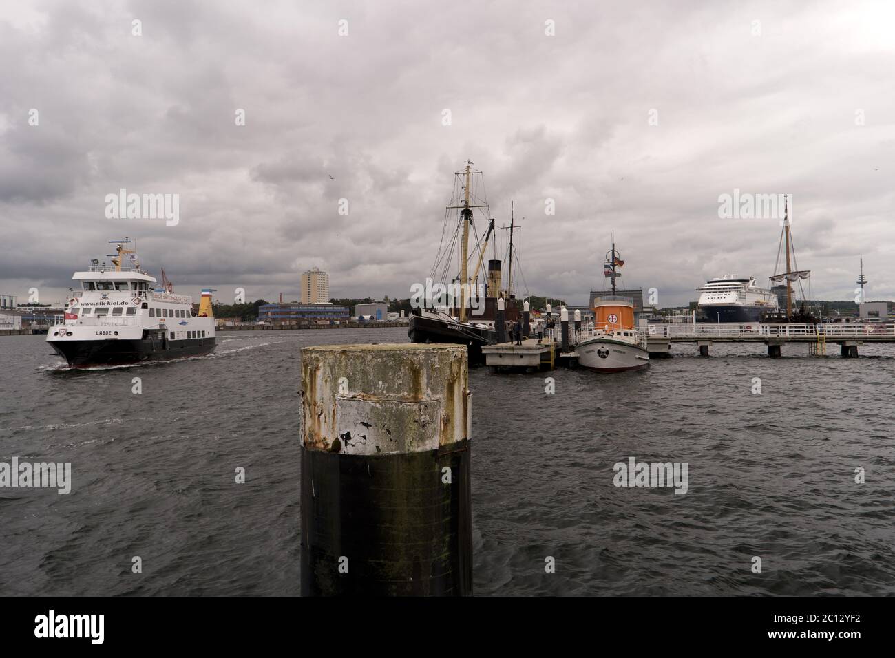 KIEL, DEUTSCHLAND - Okt 3, 2016: Blick auf den Hafen von Kiel in Deutschland Stockfoto