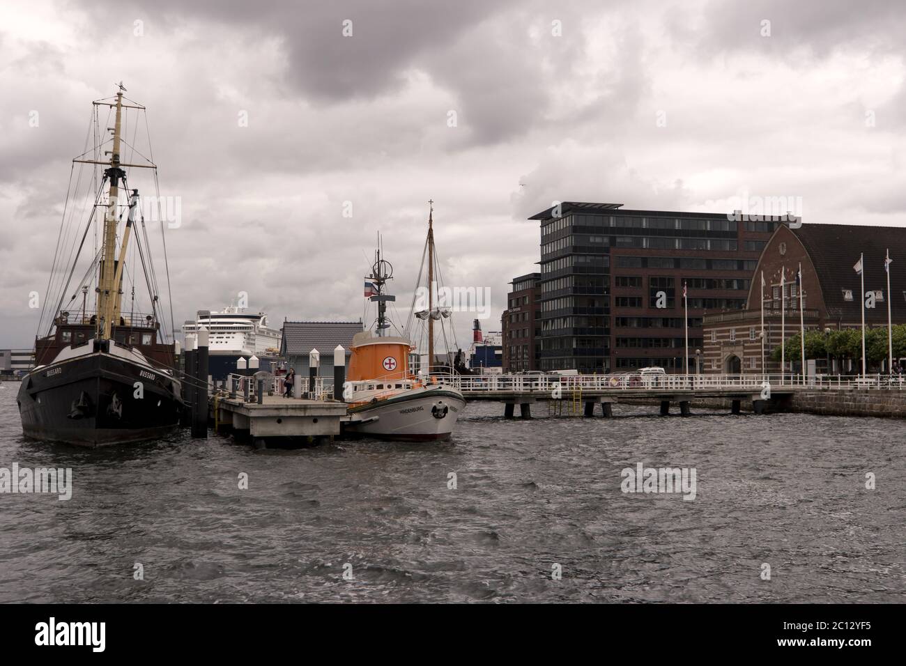 KIEL, DEUTSCHLAND - Okt 3, 2016: Blick auf den Hafen von Kiel in Deutschland Stockfoto