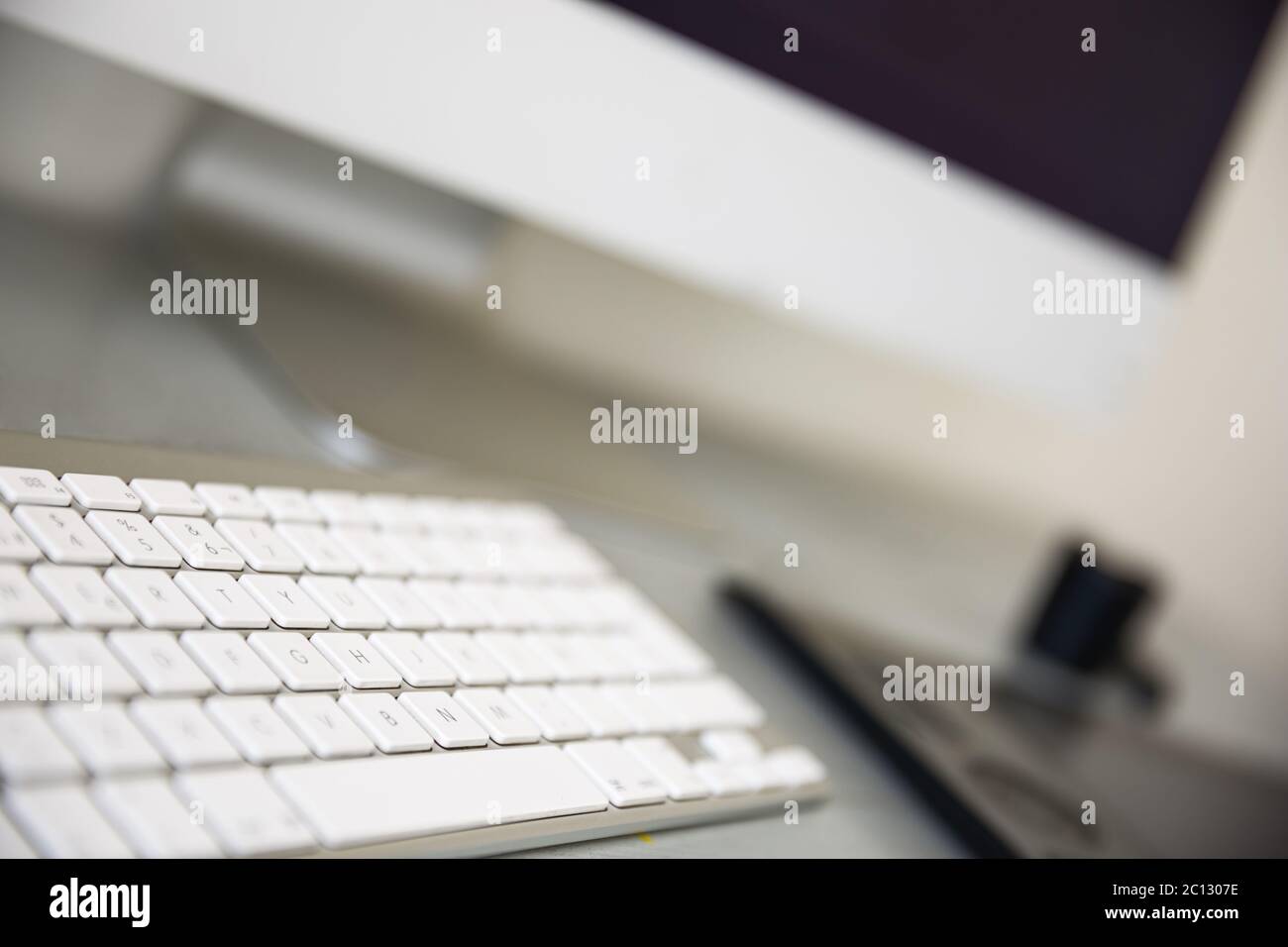 In der Nähe von Computer, Tastatur und Grafik Tablett mit einer geringen Tiefenschärfe Stockfoto