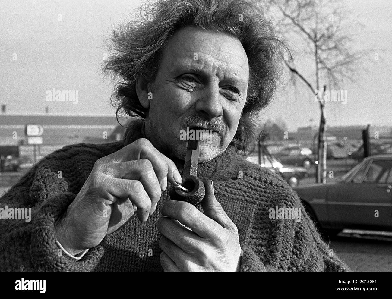 AJAXNETPHOTO. FEBRUAR 1975. PORTSMOUTH, ENGLAND. - FLOHMARKT - IN DER UNICORN STRASSE; STRASSENHÄNDLER AUF DEM MARKT.FOTO:JONATHAN EASTLAND/AJAX REF:7513 28A 107 Stockfoto