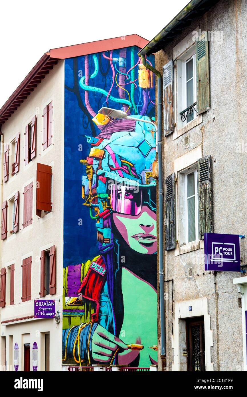 Futuristisches Wandbild von Straßenkünstler Deih 'bist du bereit?' In Saint-Esprit, Bayonne, Frankreich Stockfoto