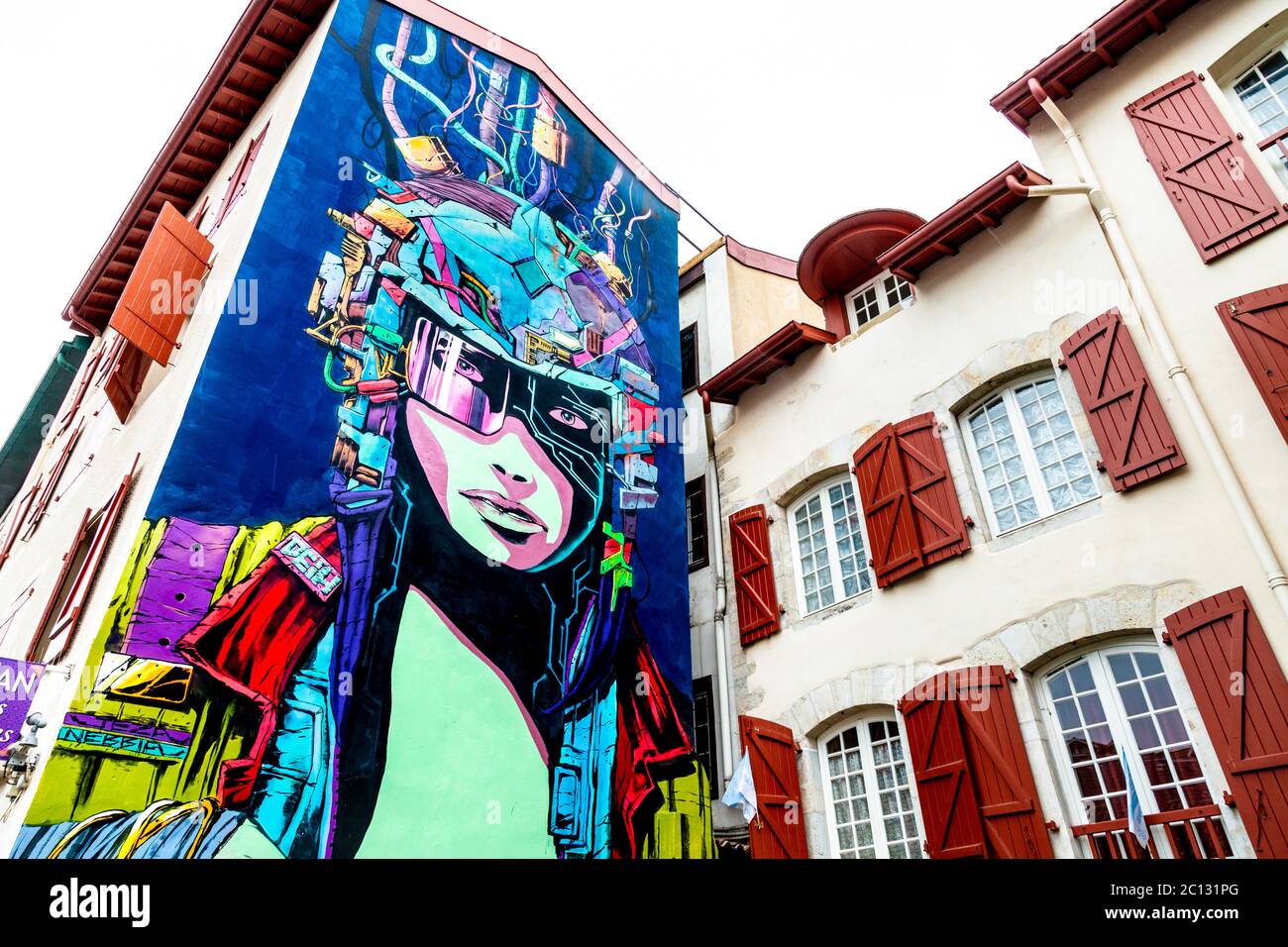 Futuristisches Wandbild von Straßenkünstler Deih 'bist du bereit?' In Saint-Esprit, Bayonne, Frankreich Stockfoto