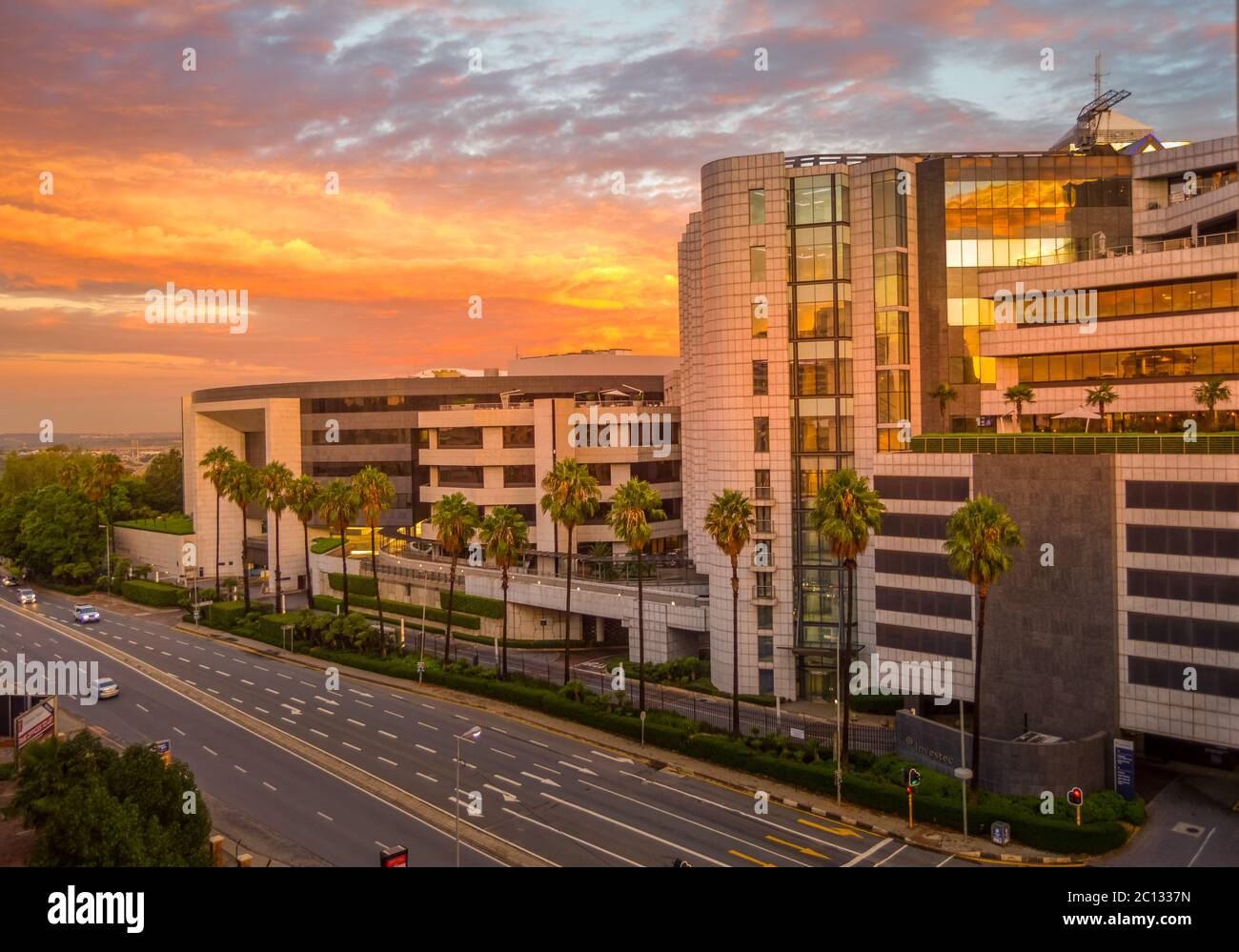 Unternehmens- und Finanzbüros in Sandton Johannesburg Südafrika am Sonnenuntergang Himmel Stockfoto