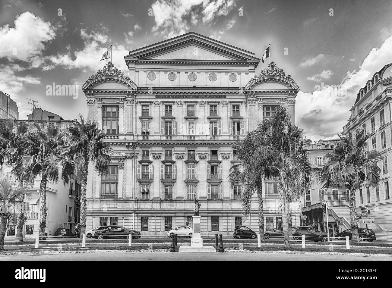 Südfassade des Opernhauses, ikonisches Theater und Wahrzeichen an der Promenade des Anglais, Nizza, Cote d'Azur, Frankreich Stockfoto