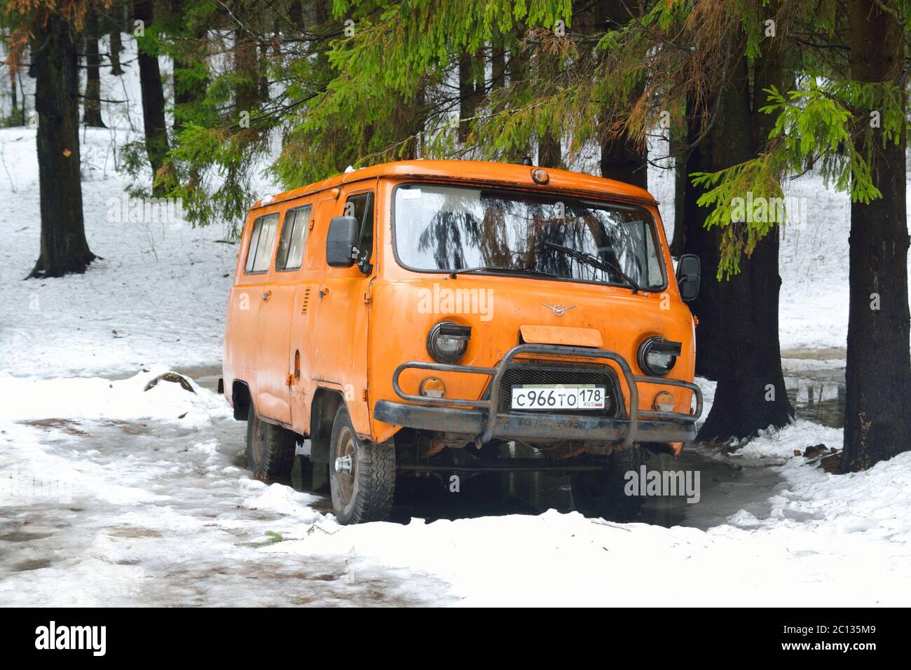 Alter Wagen UAZ 452. Stockfoto