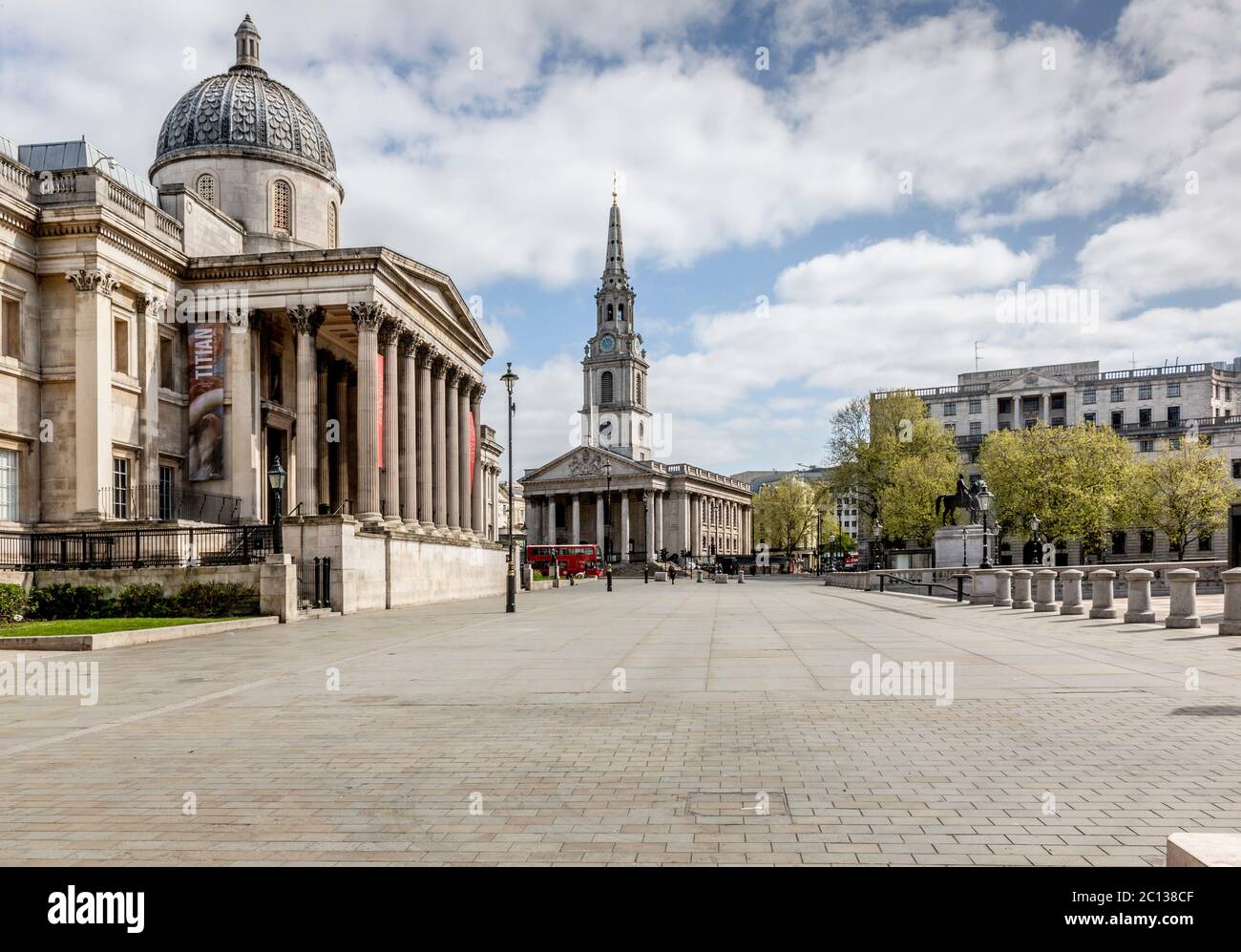 Leere Straßen in London am 13. April 2020 während der Sperrung für die Covid 19 Pandemie und einem Feiertag. Stockfoto