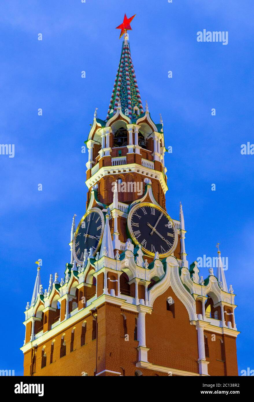 Spasskaya Uhrenturm von der roten rubinroten Stern auf der Spitze geschmückt Stockfoto